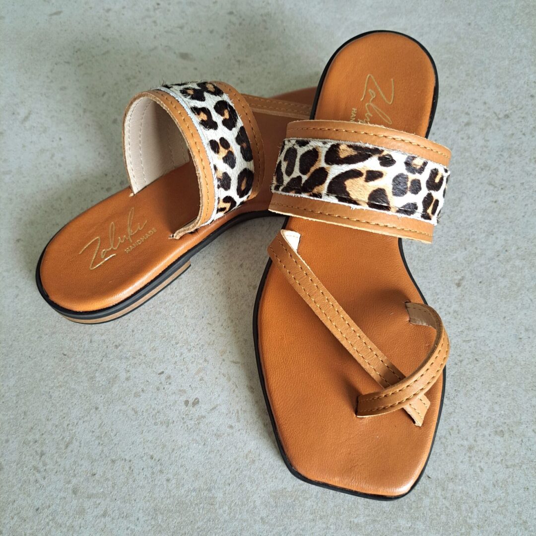 Toe Thong | Tan & Snow Leopard - Image 2
